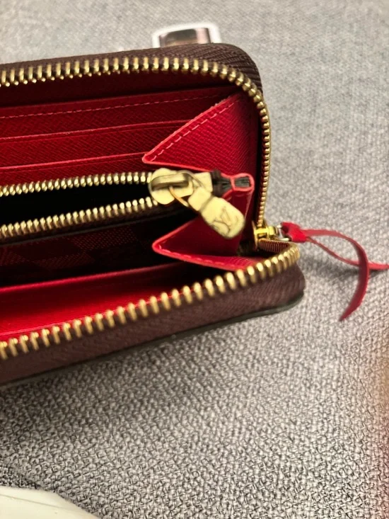 Louis Vuitton Red & Brown Damier Zip Card Wallet - Picture 11 of 12